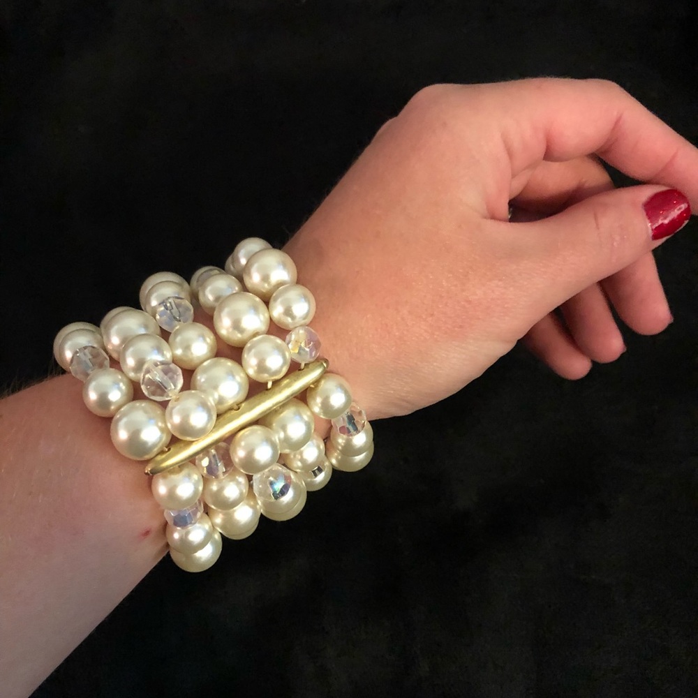 EUC Pearl and Crystal Bracelet